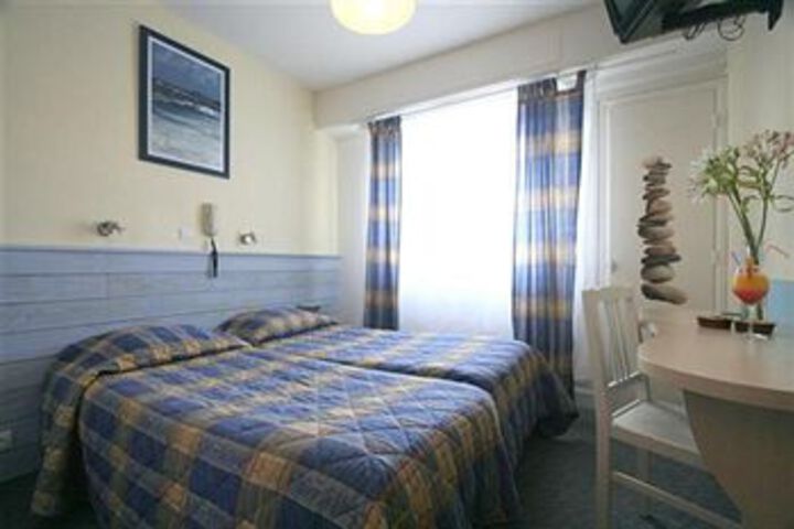 Room 7 of 18