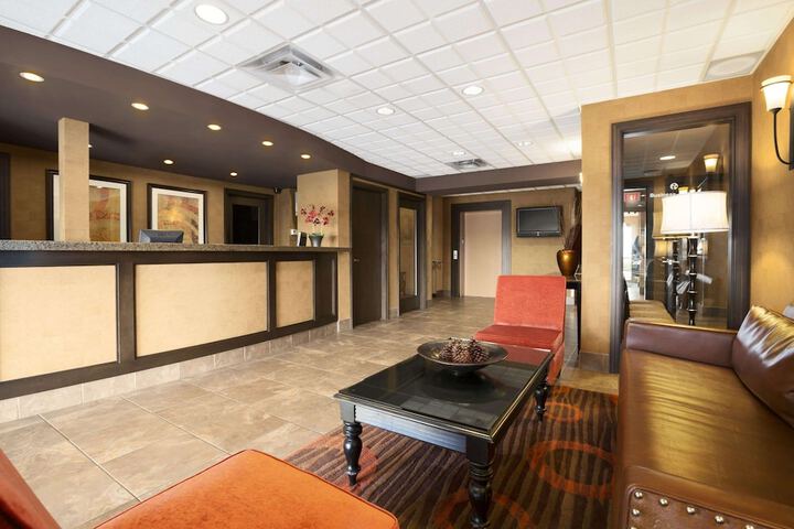 Entrance & Lobby