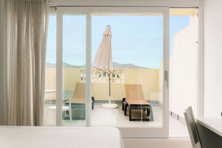 Room 12 of 30