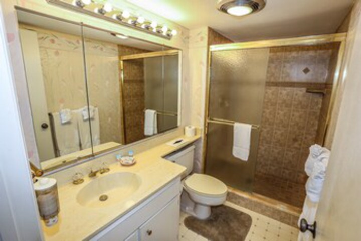 Room 5 of 18