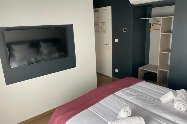 Room 3 of 21