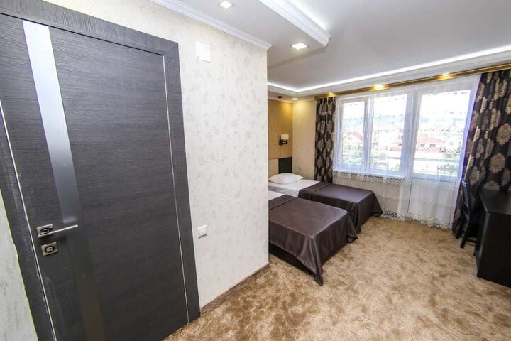 Room 11 of 27