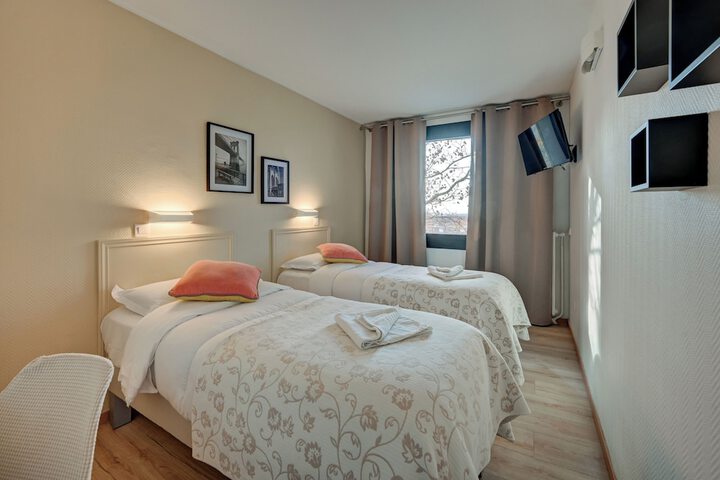 Room 6 of 48
