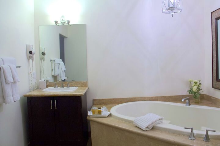Private spa tub