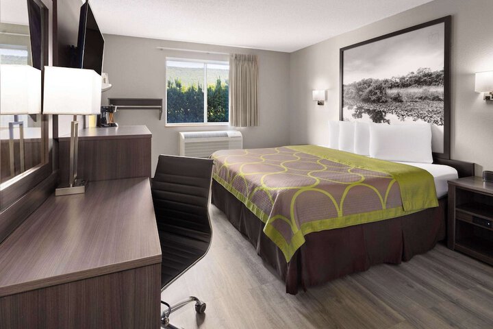 1 King Bed (8 of 20)