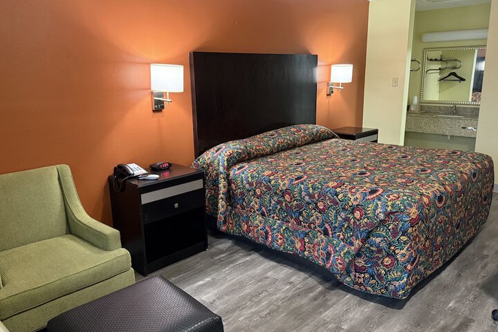 Room 8 of 25