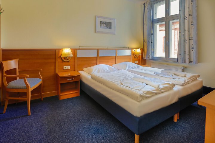 Room 6 of 37