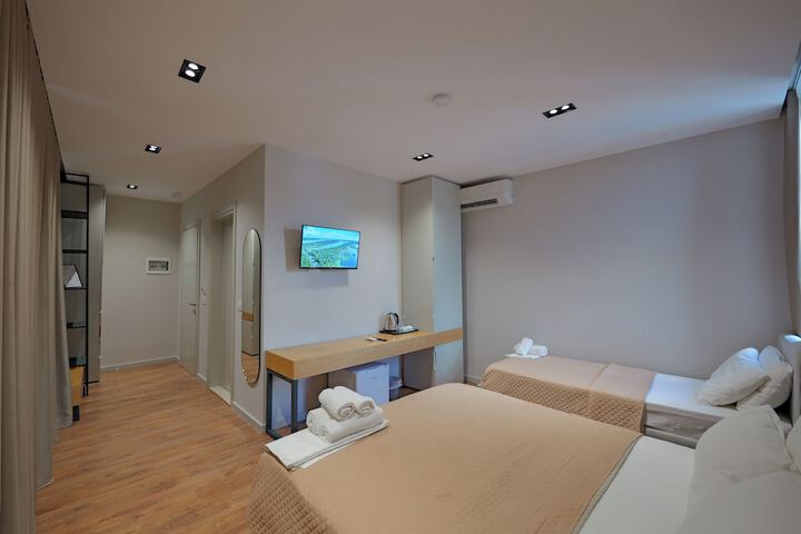 Room 17 of 94