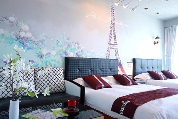 Room 53 of 98