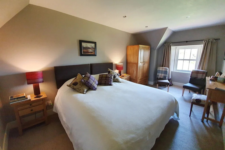 Room 4 of 15