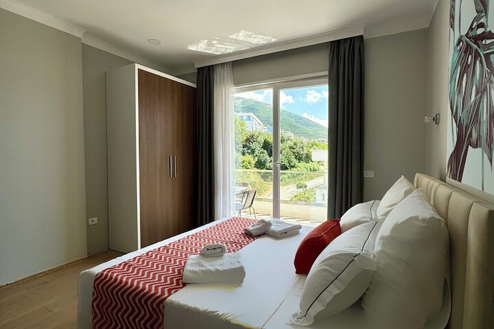 Room 13 of 191