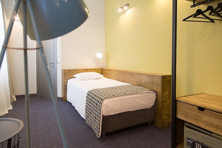 Room 5 of 102