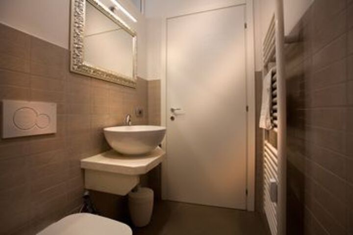 Room 7 of 36