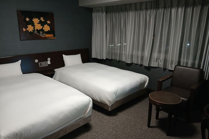 Room 9 of 37