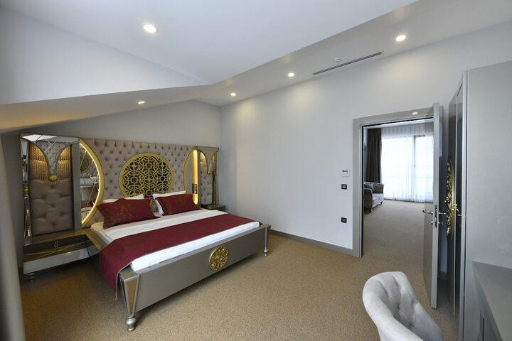 Room 32 of 102