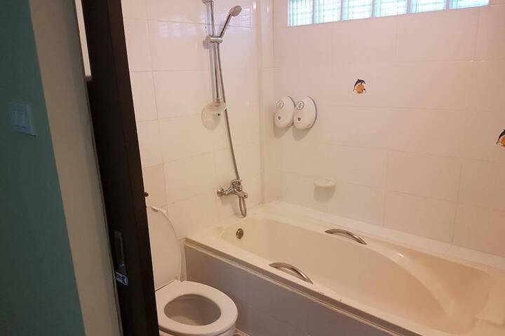 Room 15 of 32