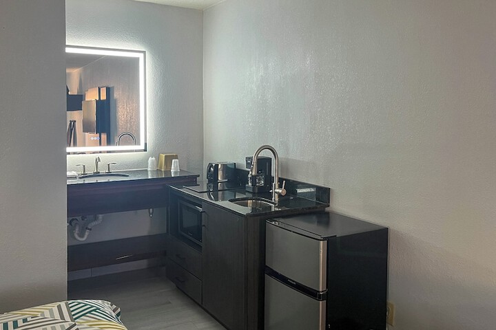 Room 4 of 86