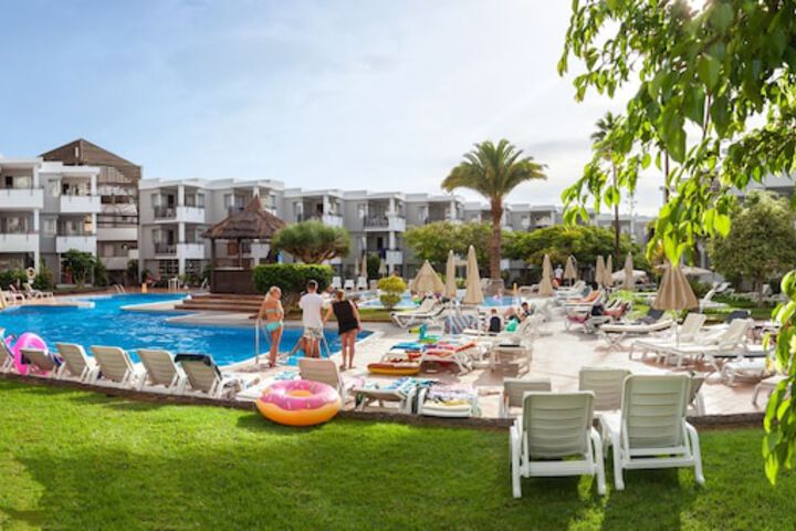 Hotel Pool