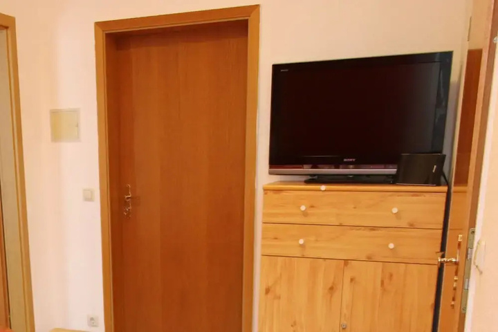 Room 4 of 19