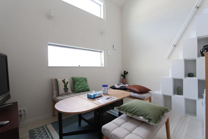 Room 42 of 143