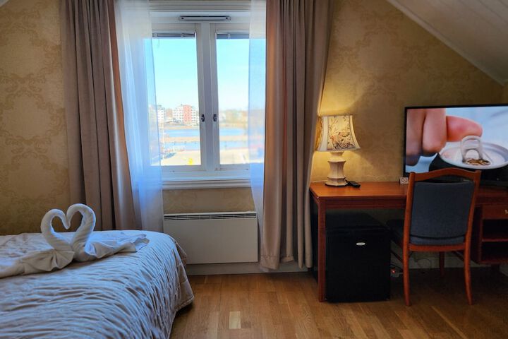 Room 53 of 334