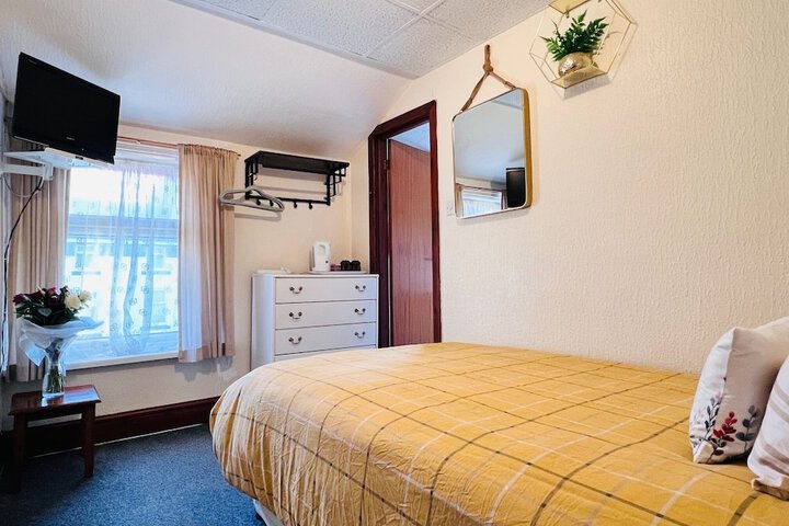 Room 7 of 37