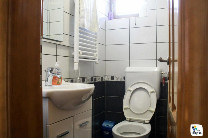 Room 6 of 15