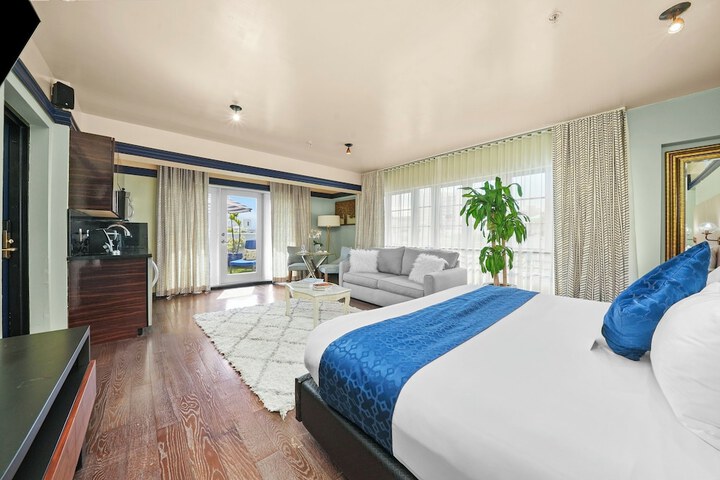Classic Queen Bed (36 of 55)