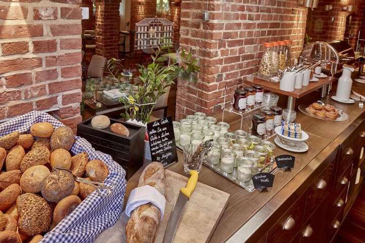 Breakfast/Coffee Service 26 of 48