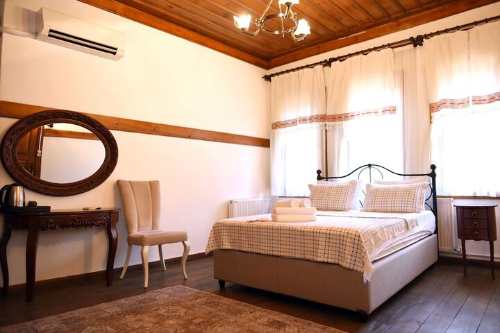 Room 4 of 23