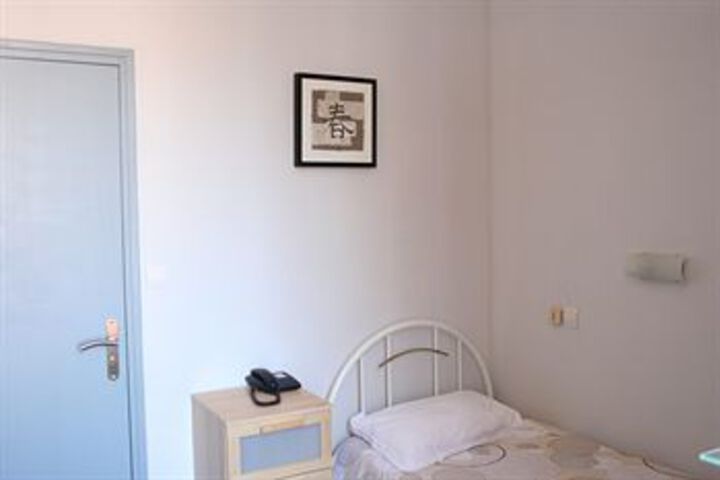 Room 8 of 15