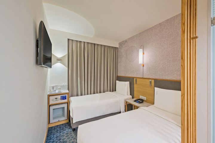 Room 6 of 41