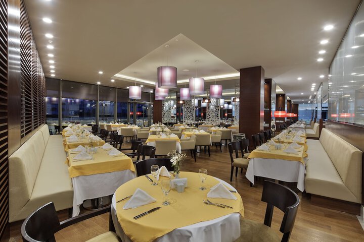 Dining 142 of 303