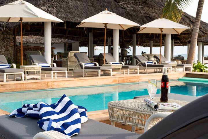 Hotel Pool