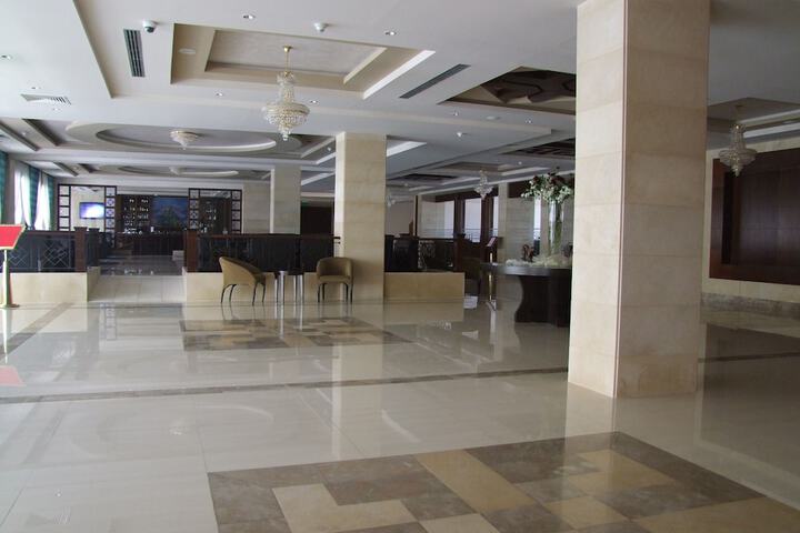 Ballroom/Hall 21 of 25