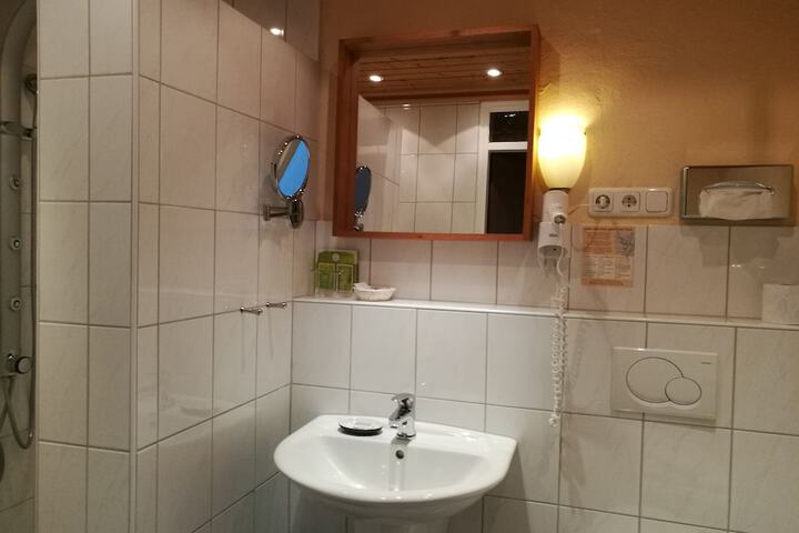 Room 45 of 79