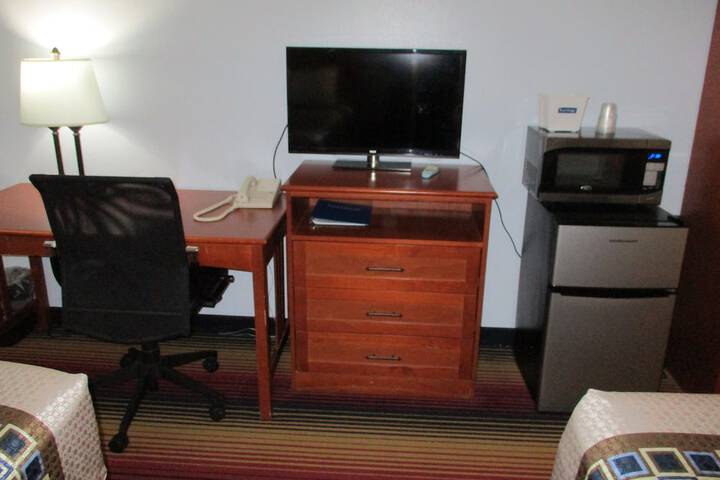 1 Queen Bed (18 of 26)