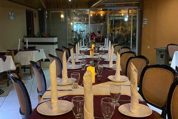 Dining 19 of 46