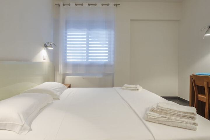 Room 2 of 49
