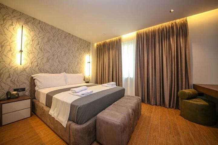 Room 15 of 108