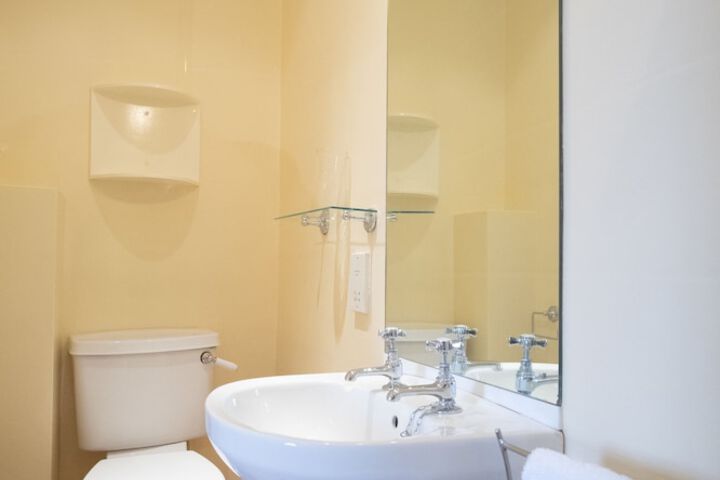 Room 15 of 26