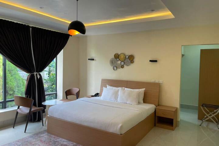 Room 5 of 40
