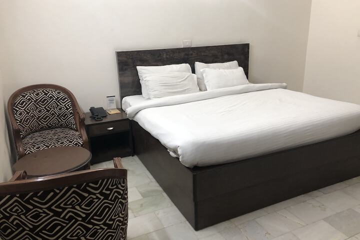 Room 3 of 61