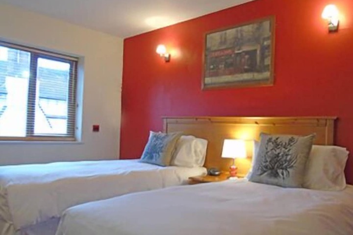 Room 4 of 26