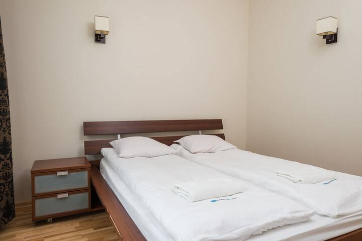 Room 2 of 28