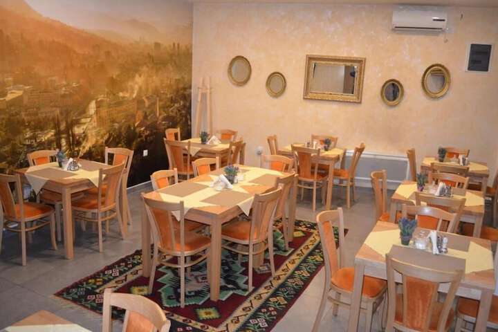 Dining 68 of 78