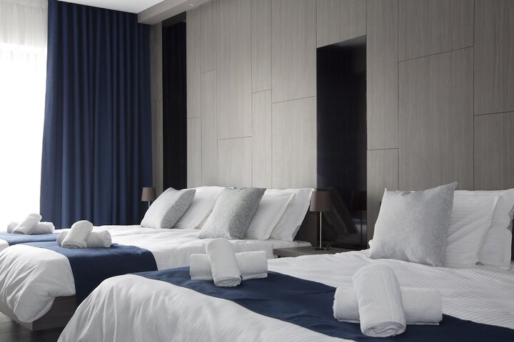 Room 4 of 33
