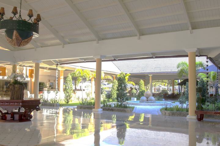 Ballroom/Hall 82 of 99