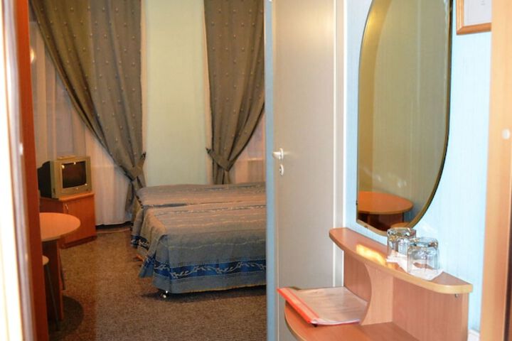 Room 7 of 34