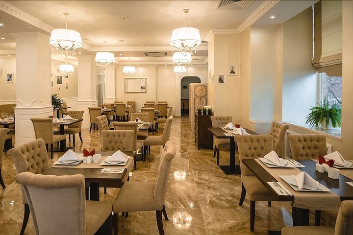 Dining 9 of 20